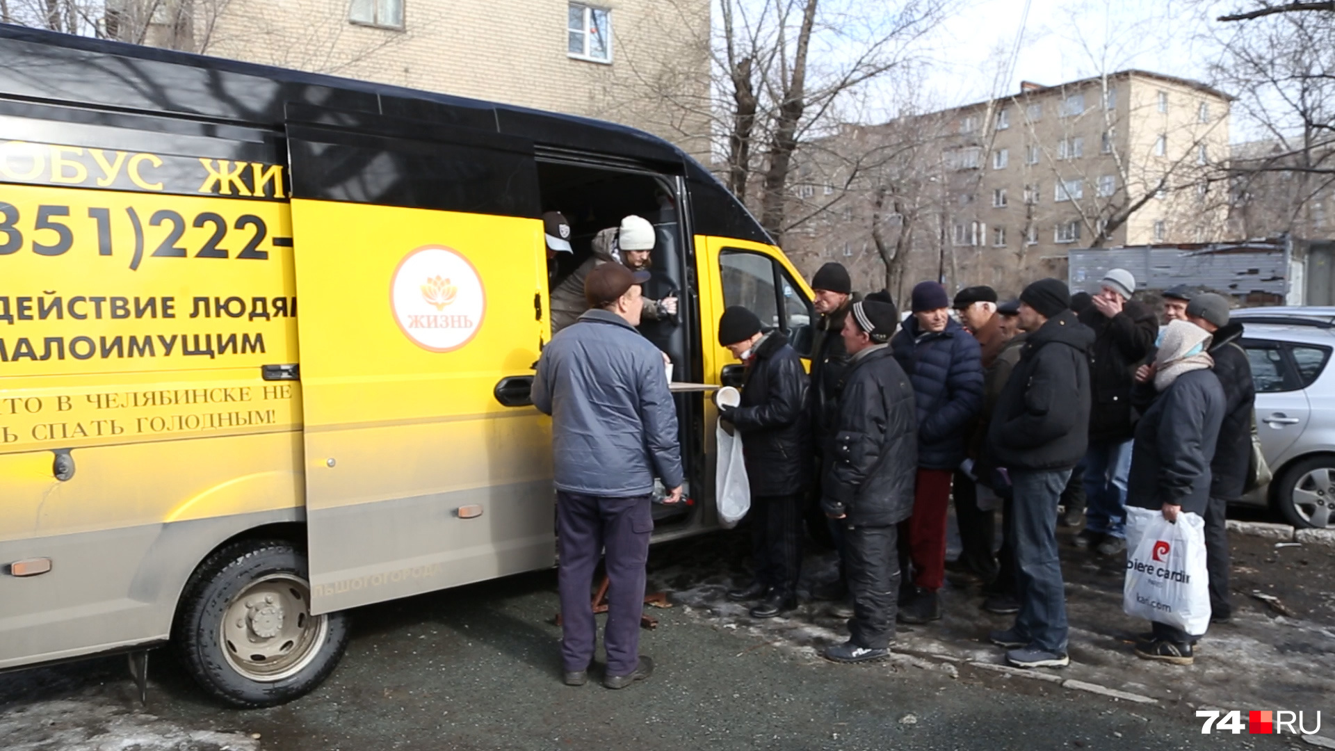 Автобус привозит еду в разные районы Челябинска и Копейска Автобус привозит еду в разные районы Челябинска и Копейска