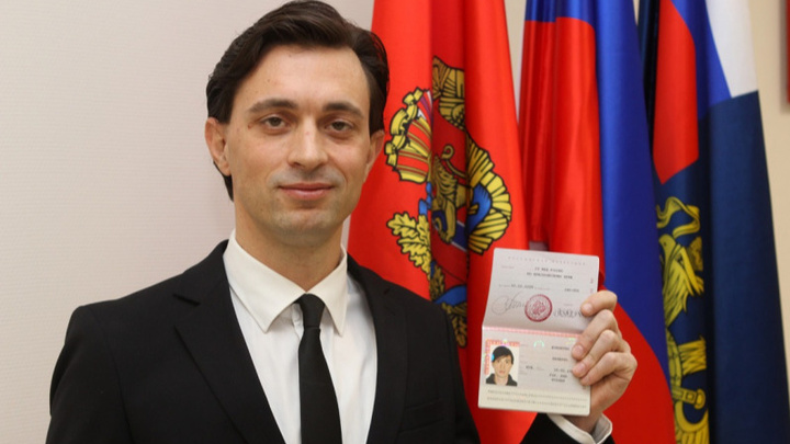 Попросивший у Путина гражданство итальянский волонтер получил паспорт в Красноярске