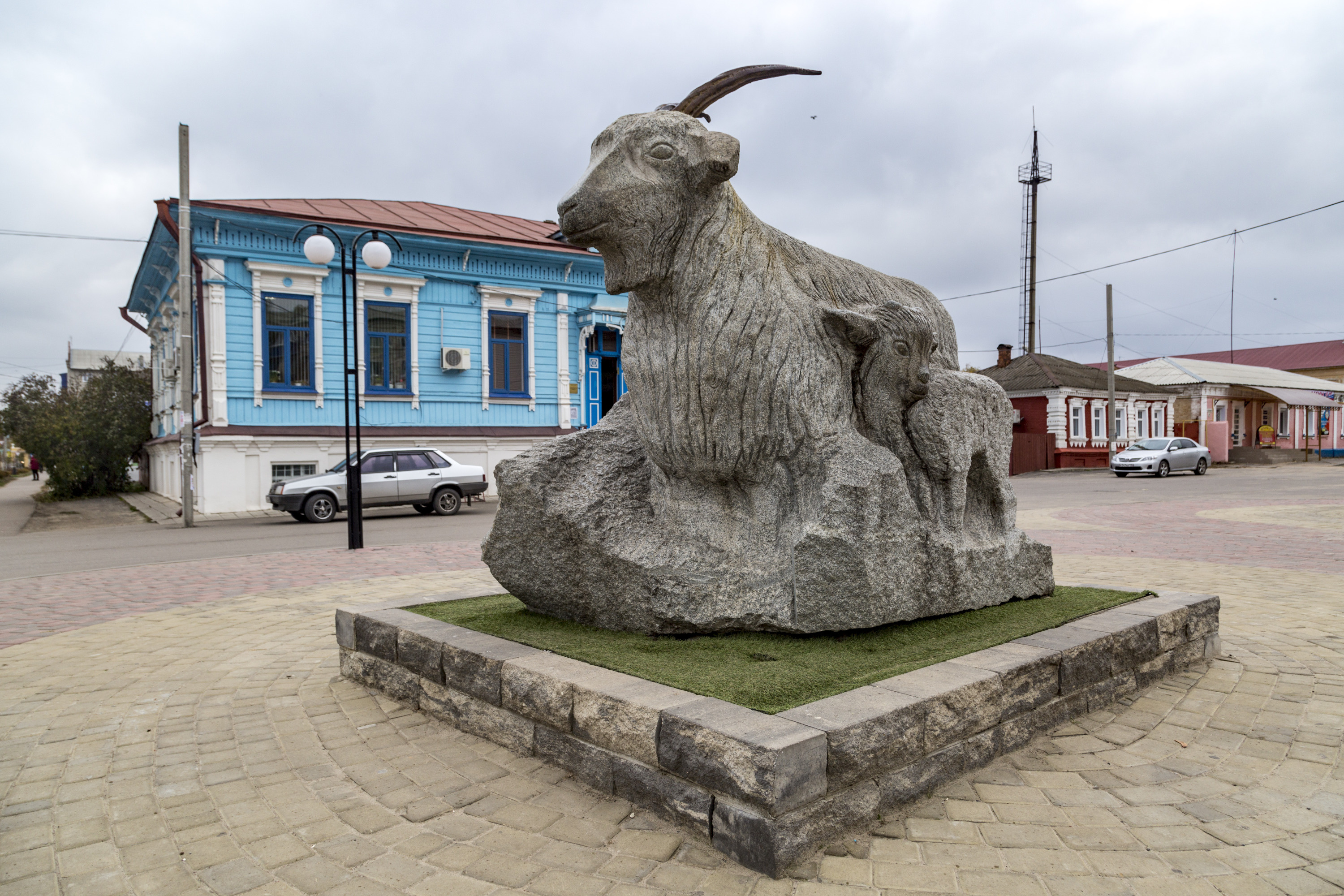 Волгоградская область г.Урюпинск памятник козе
