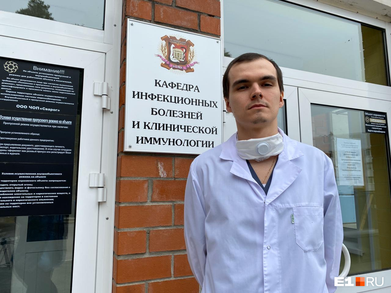 Виталий Белоусов лечит самых тяжелых пациентов с коронавирусом. Он дал нам интервью после 16 часов дежурства