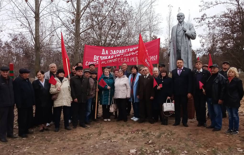 Валерий Могильный на открытии памятника Ленину в Кумылге 