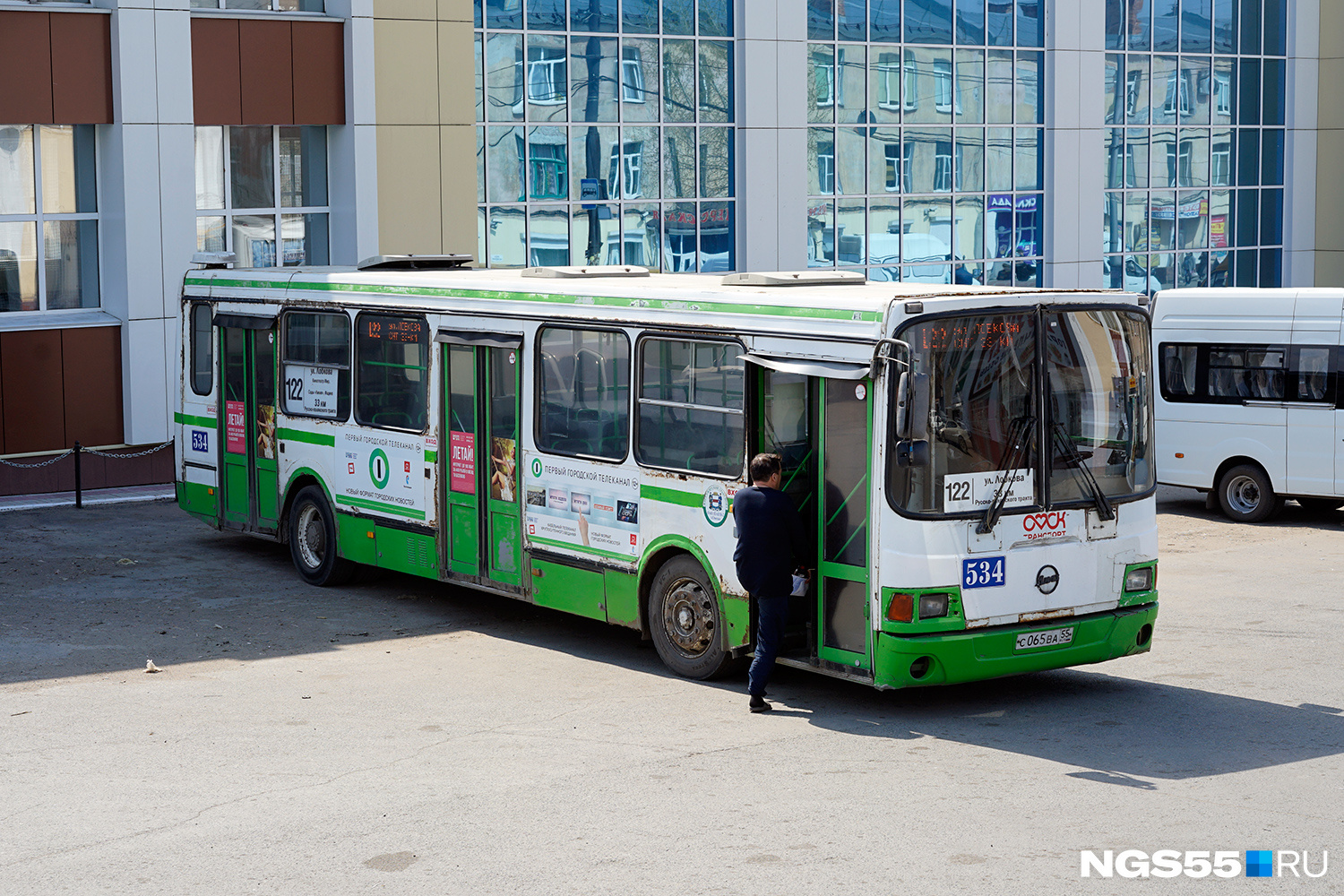 Какие автобусы ходят в омске. Автобус ЛИАЗ 2022. Дачный автобус. Автобус Омск. Дачные автобусы Омск.