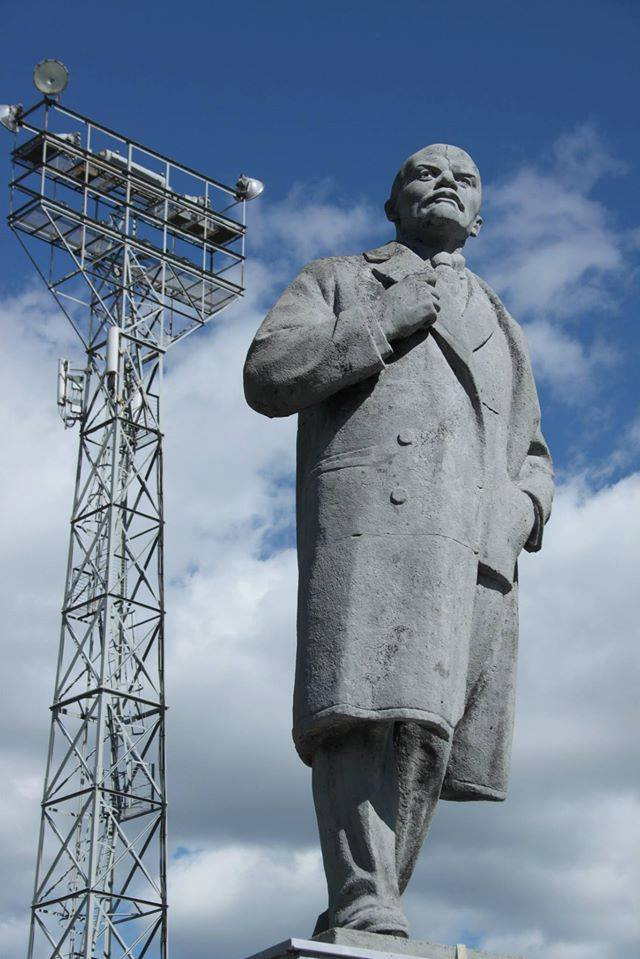Ленин и мачта освещения в Верхней Пышме Ленин и мачта освещения в Верхней Пышме