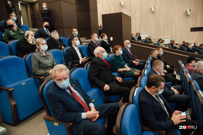 Шахматная рассадка гостей в зале «по-коронавирусному» Шахматная рассадка гостей в зале «по-коронавирусному»
