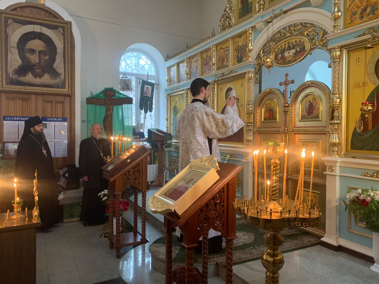 Сейчас в храме все спокойно Сейчас в храме все спокойно