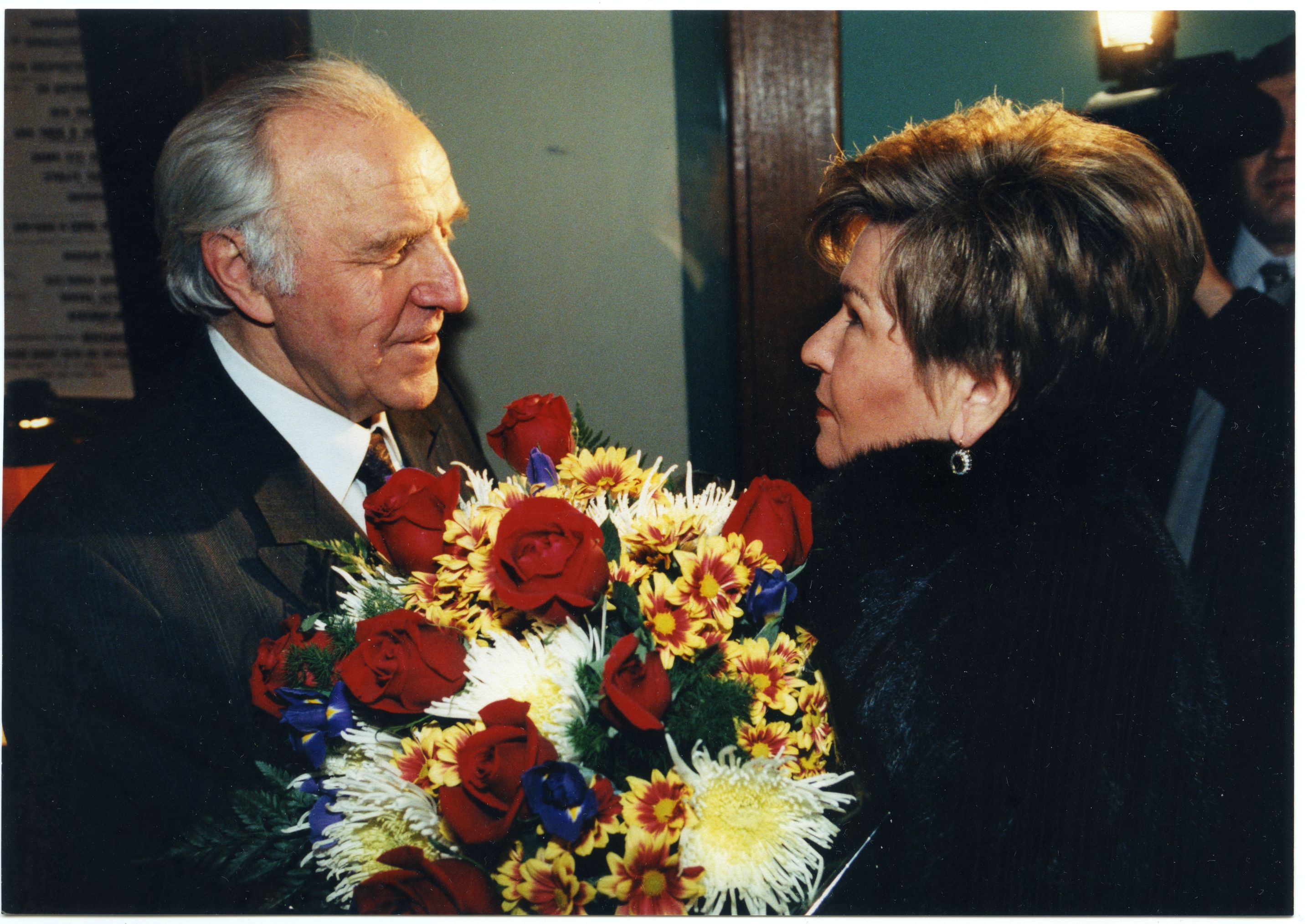 Наина Иосифовна на юбилее актера Михаила Ульянова в театре им. Вахтангова. Москва, 20 ноября 1997 года