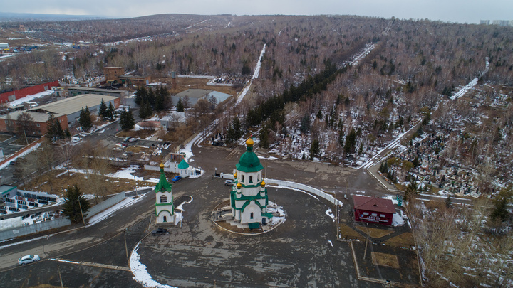 В Красноярске закрывают кладбища