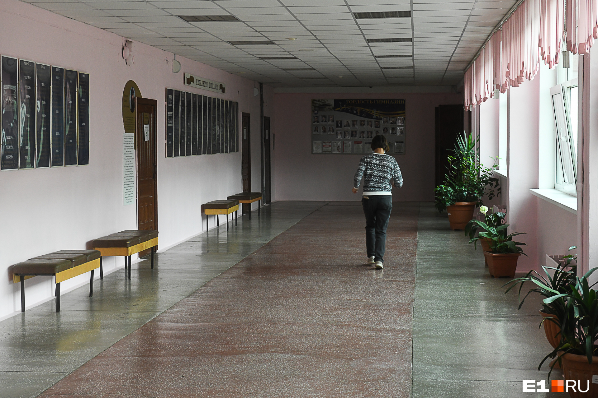Некоторые родители удивляются, почему в Екатеринбурге школьников всё еще не перевели на дистант