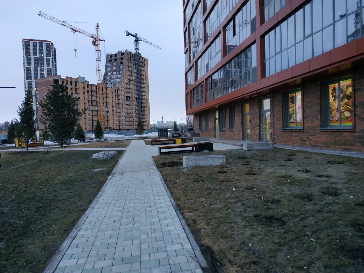 На этом месте соседи нашли тело Алексея Хребтова На этом месте соседи нашли тело Алексея Хребтова