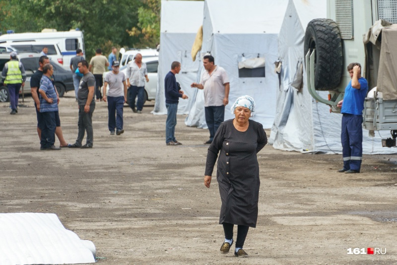 Трудовые мигранты из лагеря в Каменск-Шахтинском пытаются попасть домой через Волжский