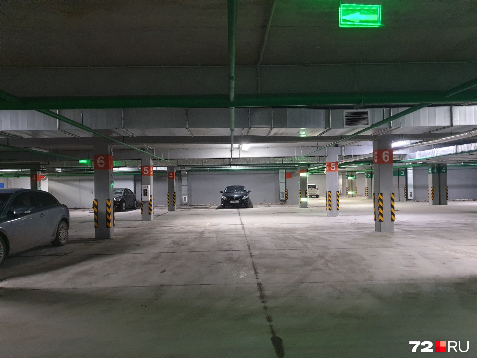 А это подземная парковка. Здесь куча свободных мест