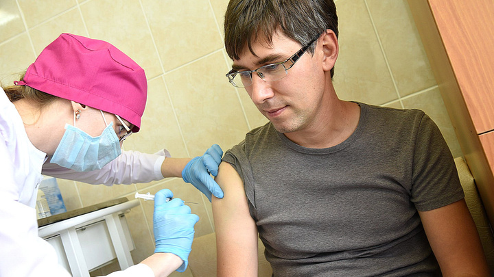 В Кузбасс поступила первая партия вакцины от коронавируса. Рассказываем, кому её поставят