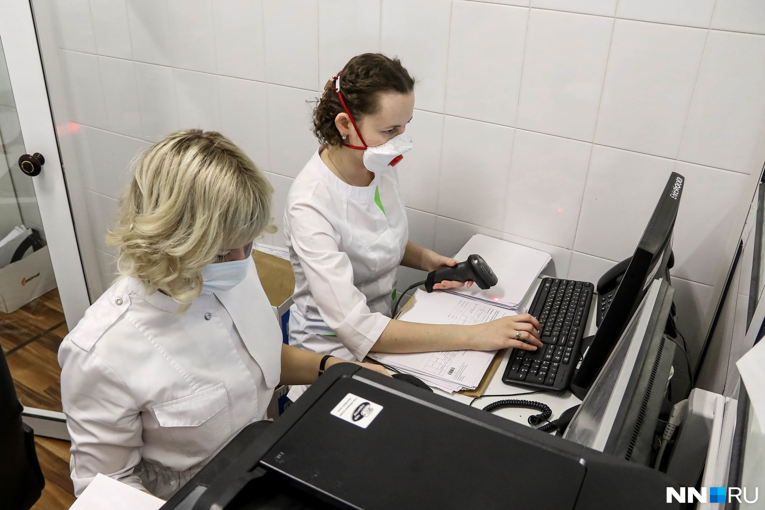 Сотрудникам приходится очень внимательно обрабатывать по 2500 результатов в день Сотрудникам приходится очень внимательно обрабатывать по 2500 результатов в день