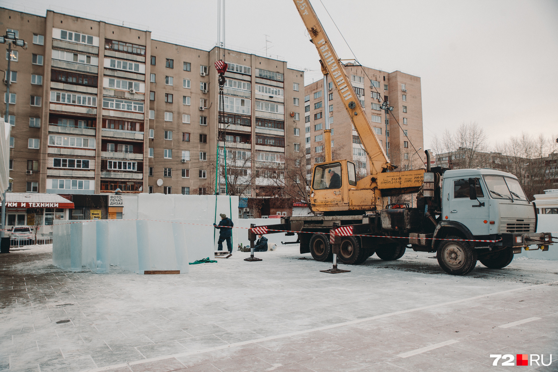 Узнали место? Да-да, это площадь напротив Драмтеатра. Это первый раз за последние несколько лет, когда ледовый городок появится не на Цветном бульваре. Вы считаете новое место удачным? Узнали место? Да-да, это площадь напротив Драмтеатра. Это первый раз за последние несколько лет, когда ледовый городок появится не на Цветном бульваре. Вы считаете новое место удачным?