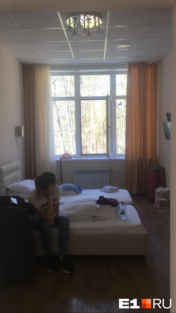 В таких номерах туристы бесплатно жили 14 дней. Выходить из них было запрещено В таких номерах туристы бесплатно жили 14 дней. Выходить из них было запрещено