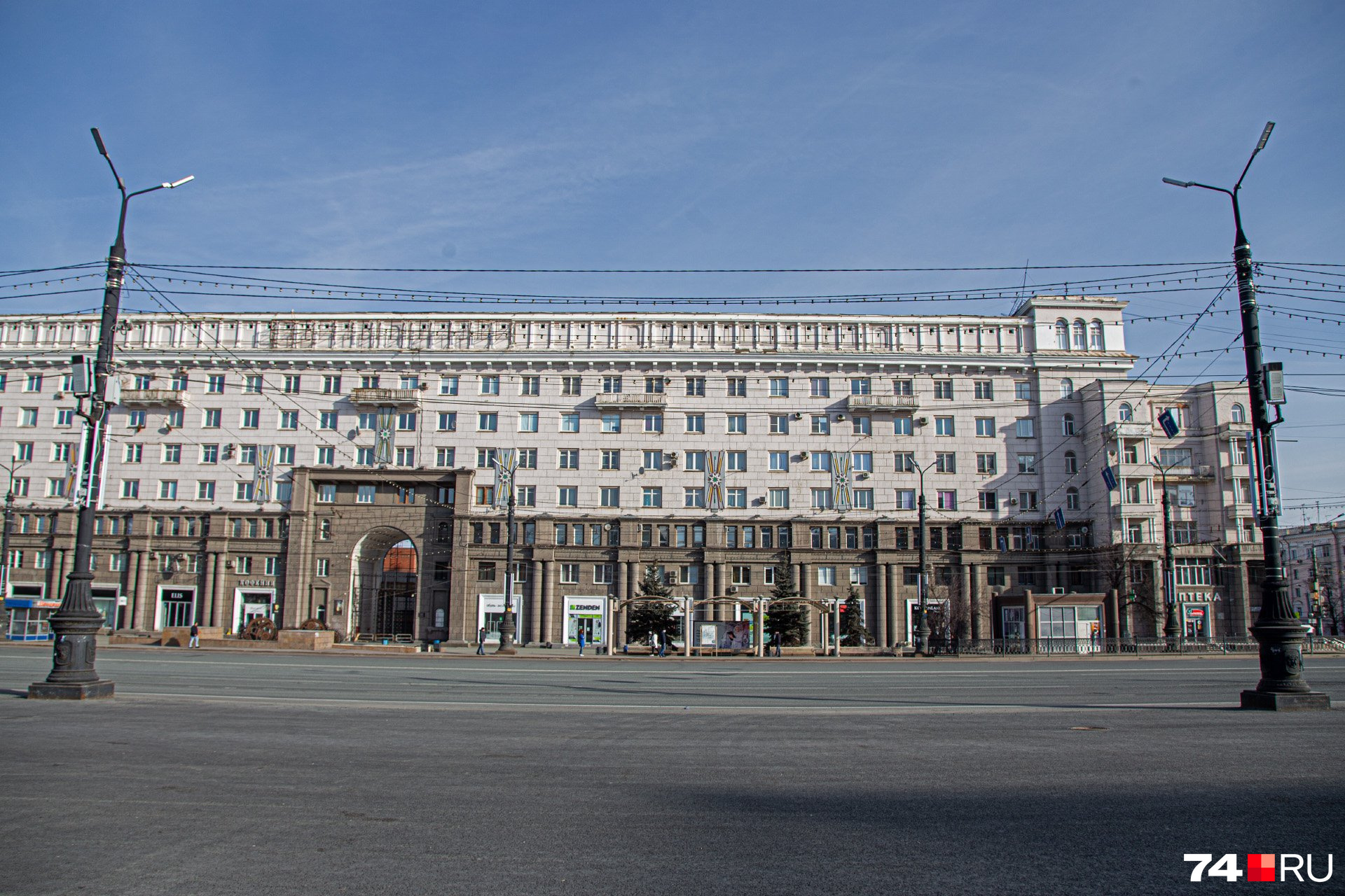 Здание на площади революции Челябинск