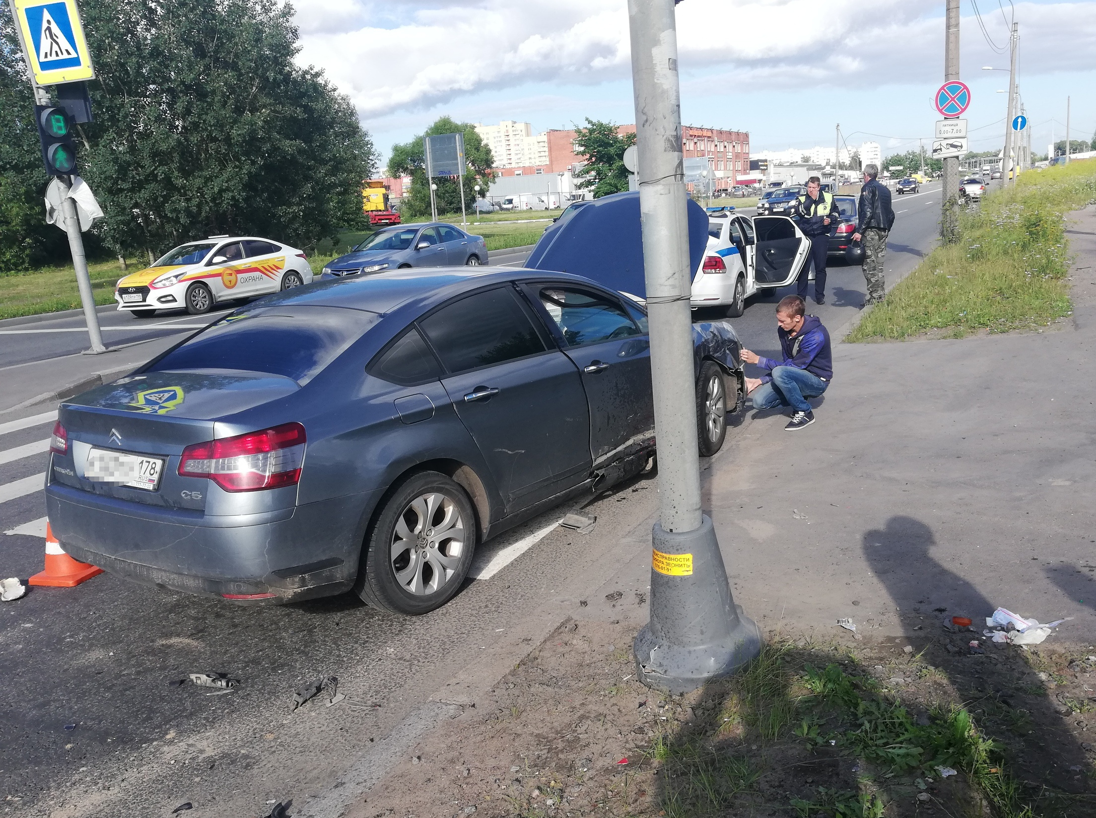 Неподалёку от мотофестиваля под Петербургом, выехав на встречку, погиб  мотоциклист. Его «Дукати» разорвало на части - 1 августа 2020 - ФОНТАНКА.ру