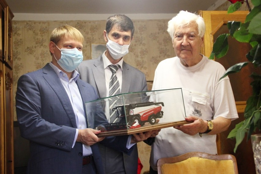 В августе Ивану Киреевичу вручили медаль ордена «За заслуги перед Ростовской областью»