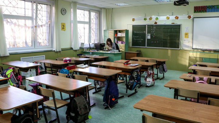 Каких учителей не хватает в нижегородских школах, и сколько они зарабатывают