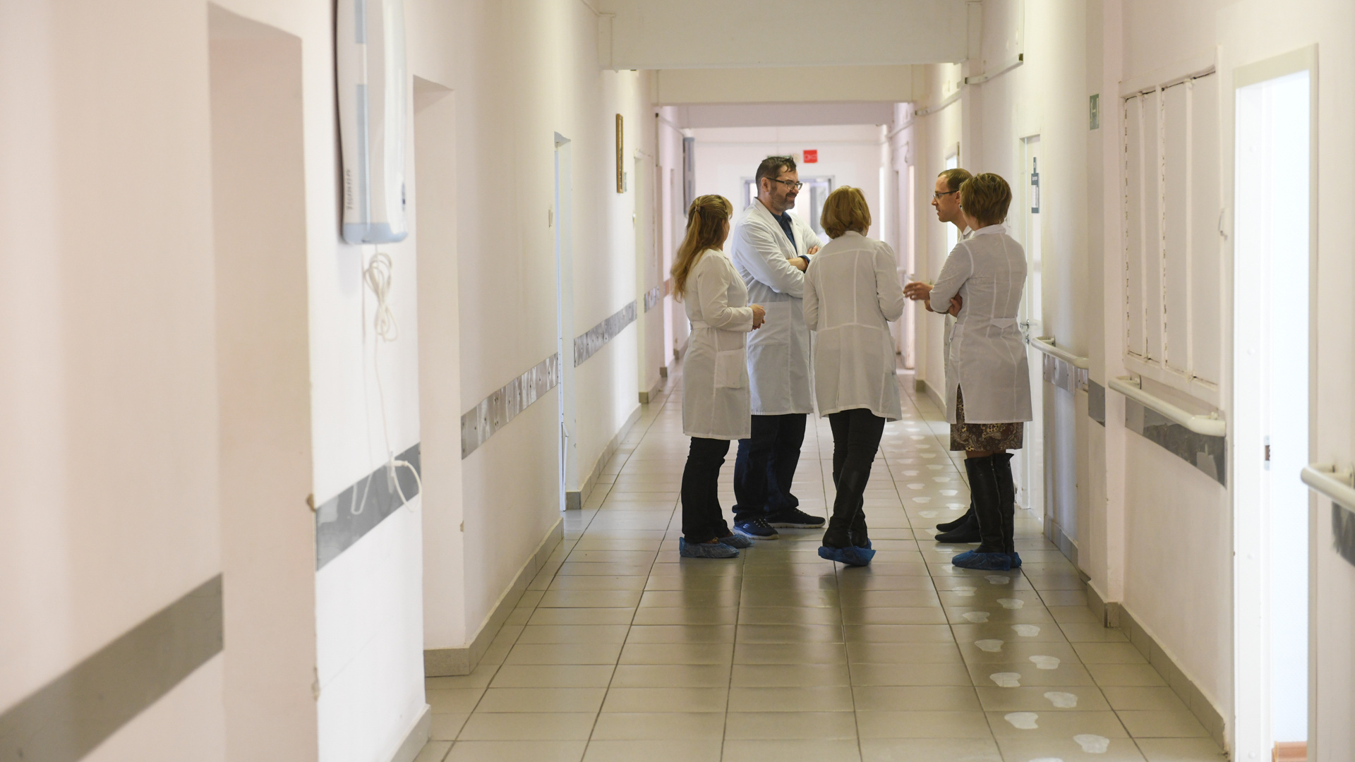 Даже офтальмологи лечат пациентов с COVID-19: сотрудница 6-й больницы — о работе во время пандемии