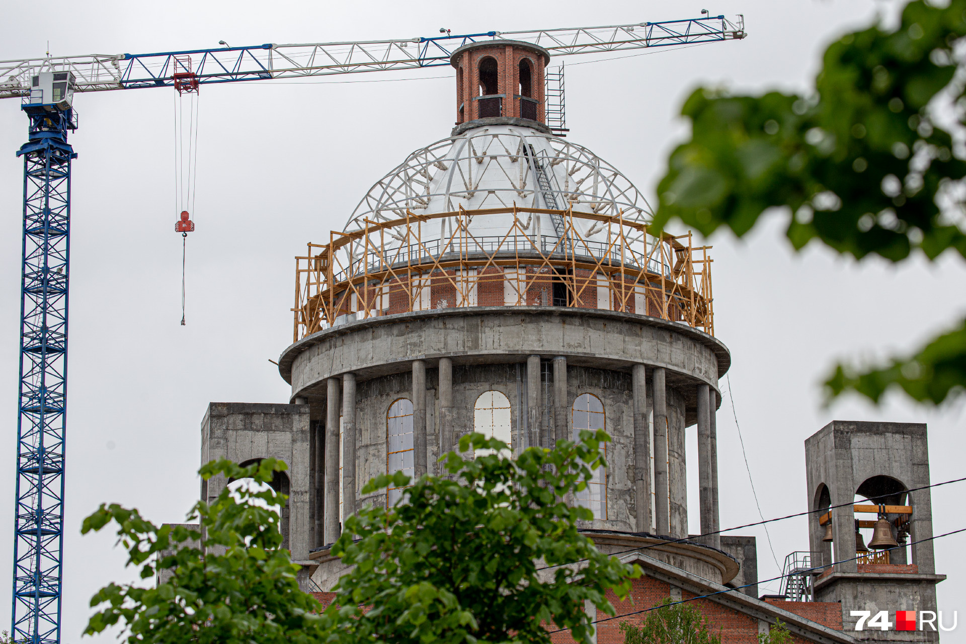 Первую сваю в основание будущего кафедрального собора строители забили 25 декабря 2014 года