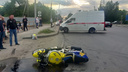 В Ленинском районе мотоциклист наехал на пешехода: пострадавшего увезли в больницу с тяжелыми травмами