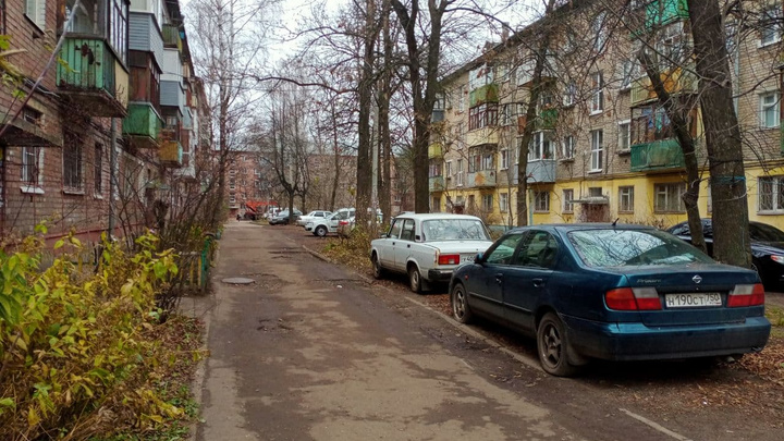 «Даже ларьки не работают»: в Ярославле жилой район отключили от электричества