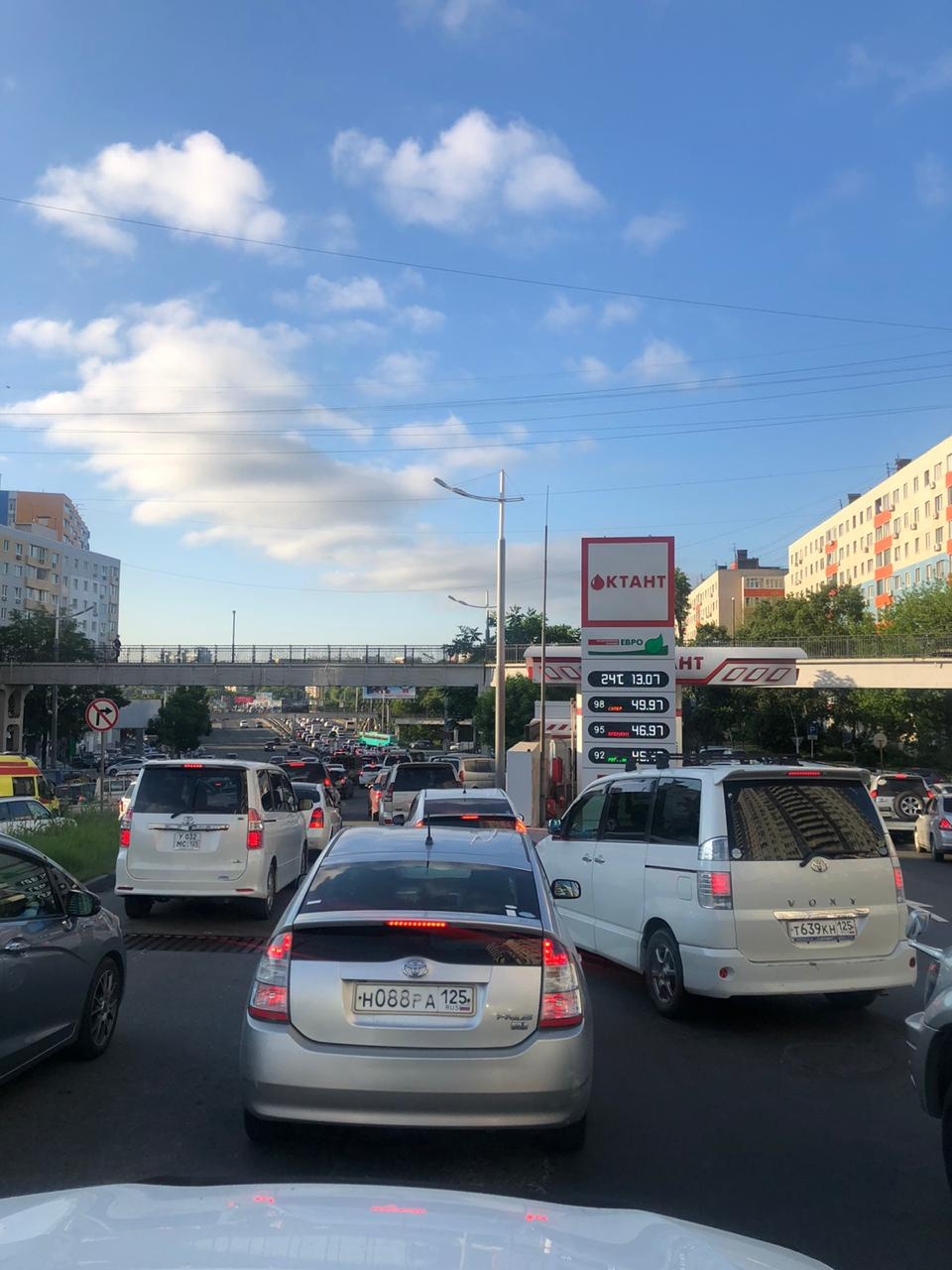 Петлять по улицам приходится хотя бы, чтобы объезжать пробки Петлять по улицам приходится хотя бы, чтобы объезжать пробки