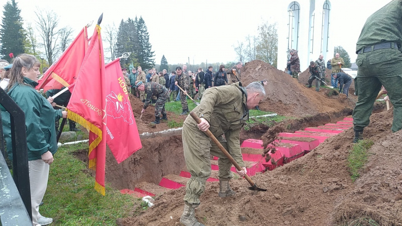 Всех солдат похоронили 9 октября текущего года на воинском мемориале в деревне Мясной Бор Новгородской области Всех солдат похоронили 9 октября текущего года на воинском мемориале в деревне Мясной Бор Новгородской области