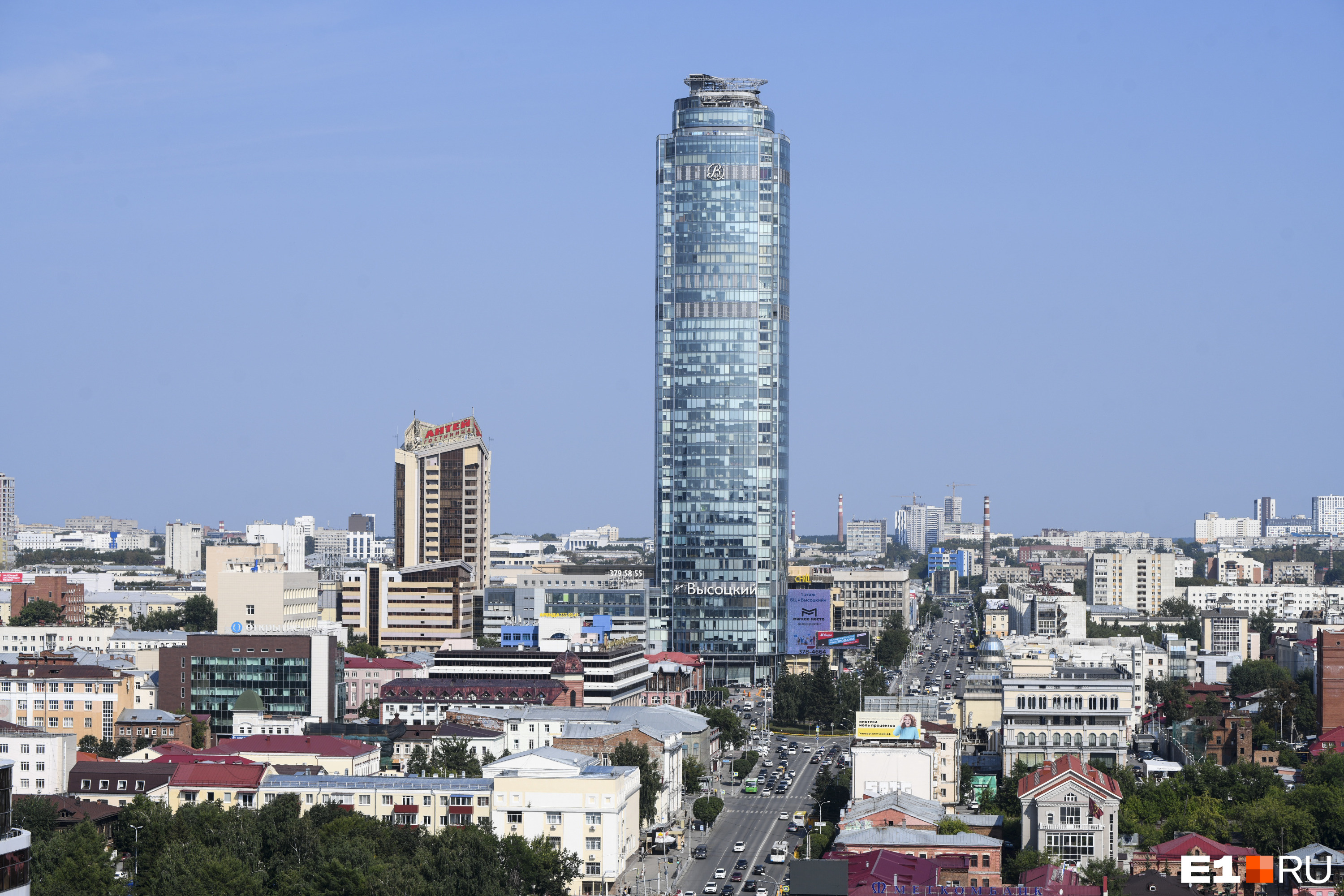 Вид на небоскреб «Высоцкий»
