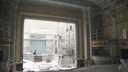 За сценой — улица: самарский фотограф показал разбомбленный оперный театр
