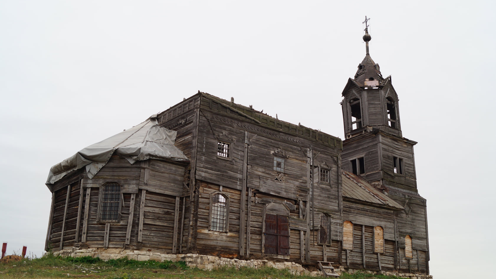 «Просто кино наяву»: публикуем фоторепортаж из старинной церкви-заброшки в селе Павловка