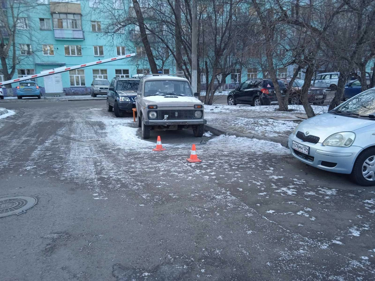 Тот самый двор на Коломенской, где водитель протаранил <nobr class="_">3 машины</nobr>