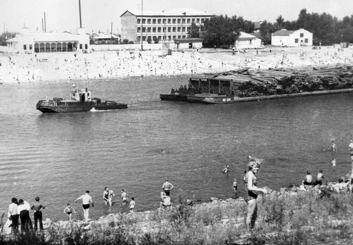 Городской пляж на берегу Туры Городской пляж на берегу Туры