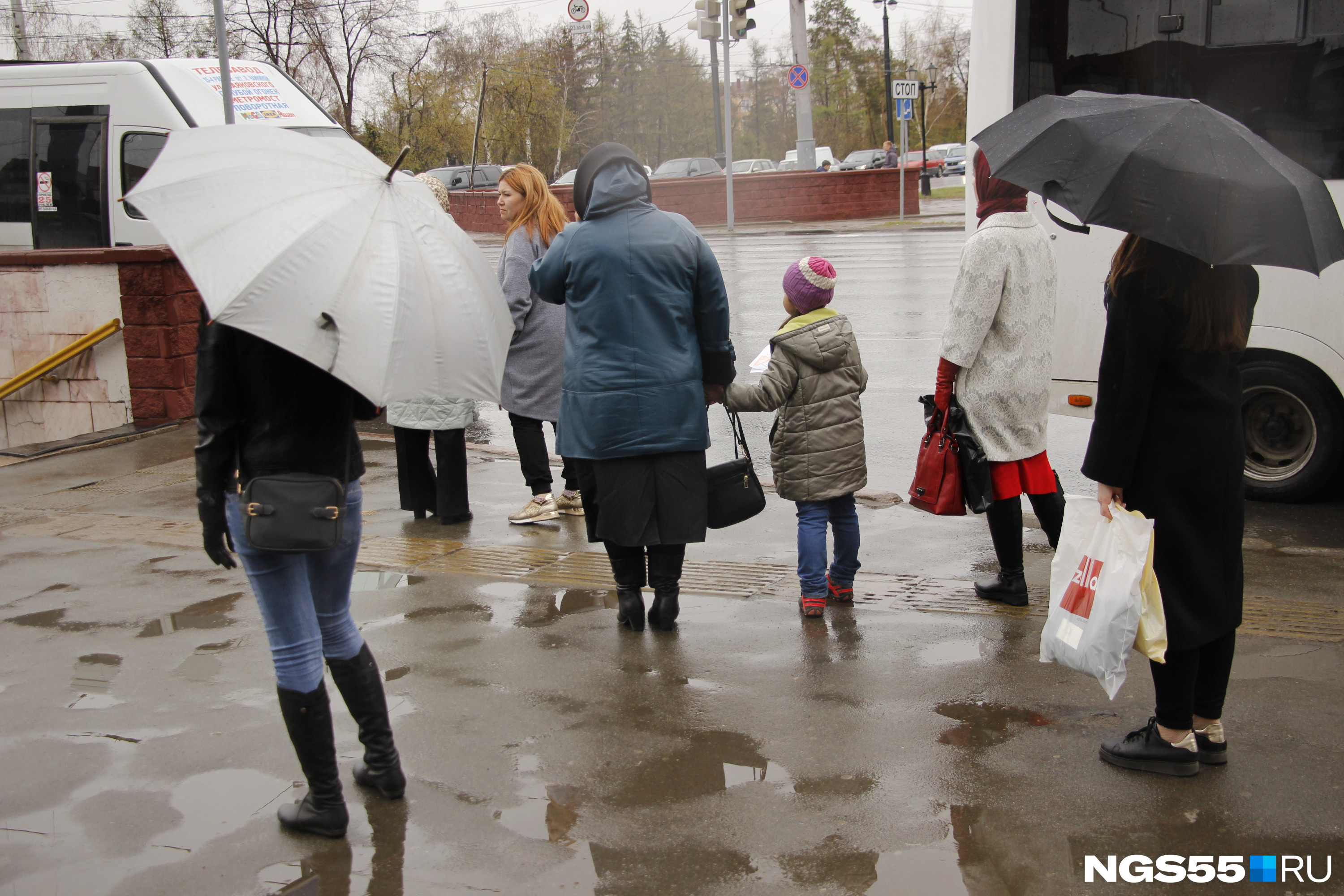 Сейчас начнется дождь. Похолодание в Омске. Омск сегодня фото погода. Когда начнутся дожди. Дождь в Омске картинки.