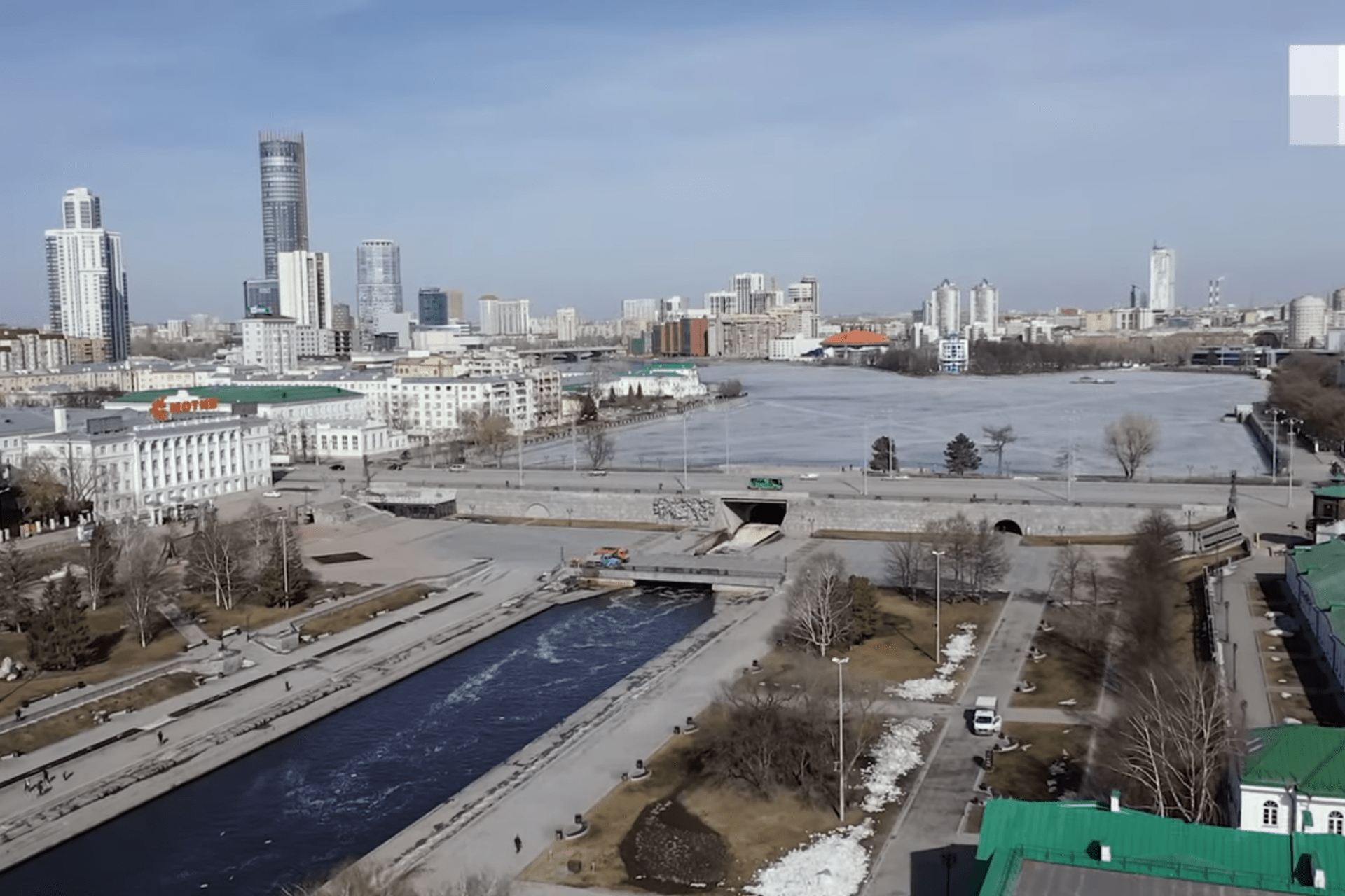 Екатеринбурга поиск. Екатеринбург с высоты птичьего полета. Пустая улица Екатеринбург. Екатеринбург в апреле. Екатеринбург красивые фото.