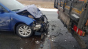 Mazda влетела в грузовик на новосибирской трассе: в больницу попал младенец