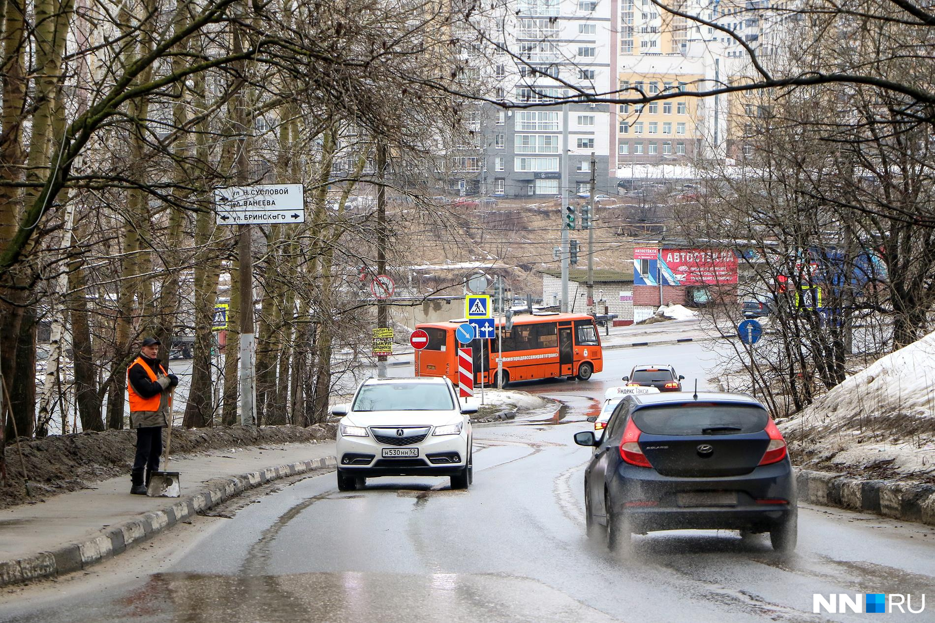 Улица Верхне-Печерская начинается от улицы Бринского и заканчивается на пересечении с улицей Богдановича