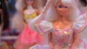 «Куклы выселили меня из дома»: сибирячка скупает сотнями Barbie и селит их в отдельную квартиру