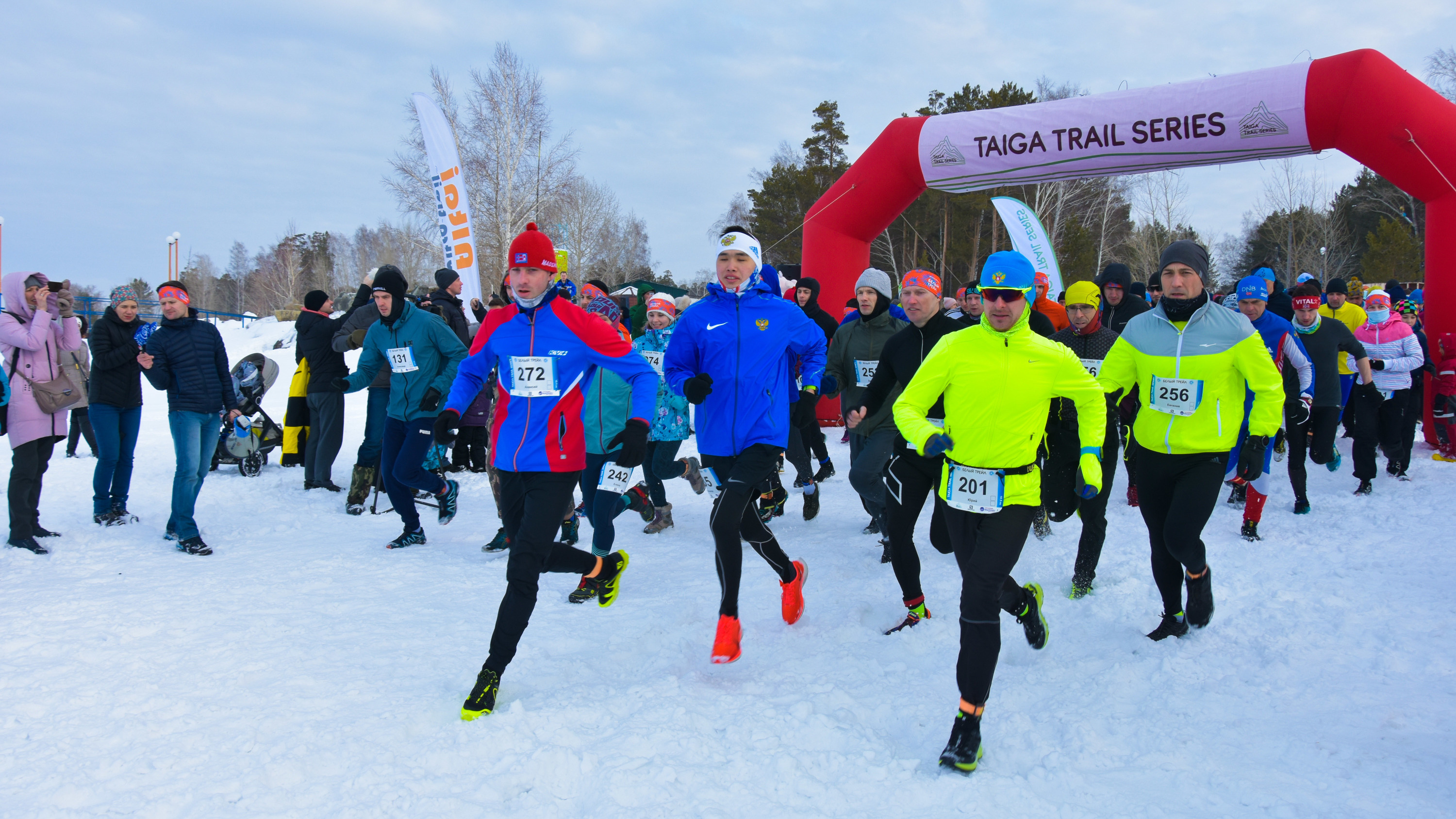 Более 400 новосибирцев приняли участие в крупном забеге «Белый трейл»
