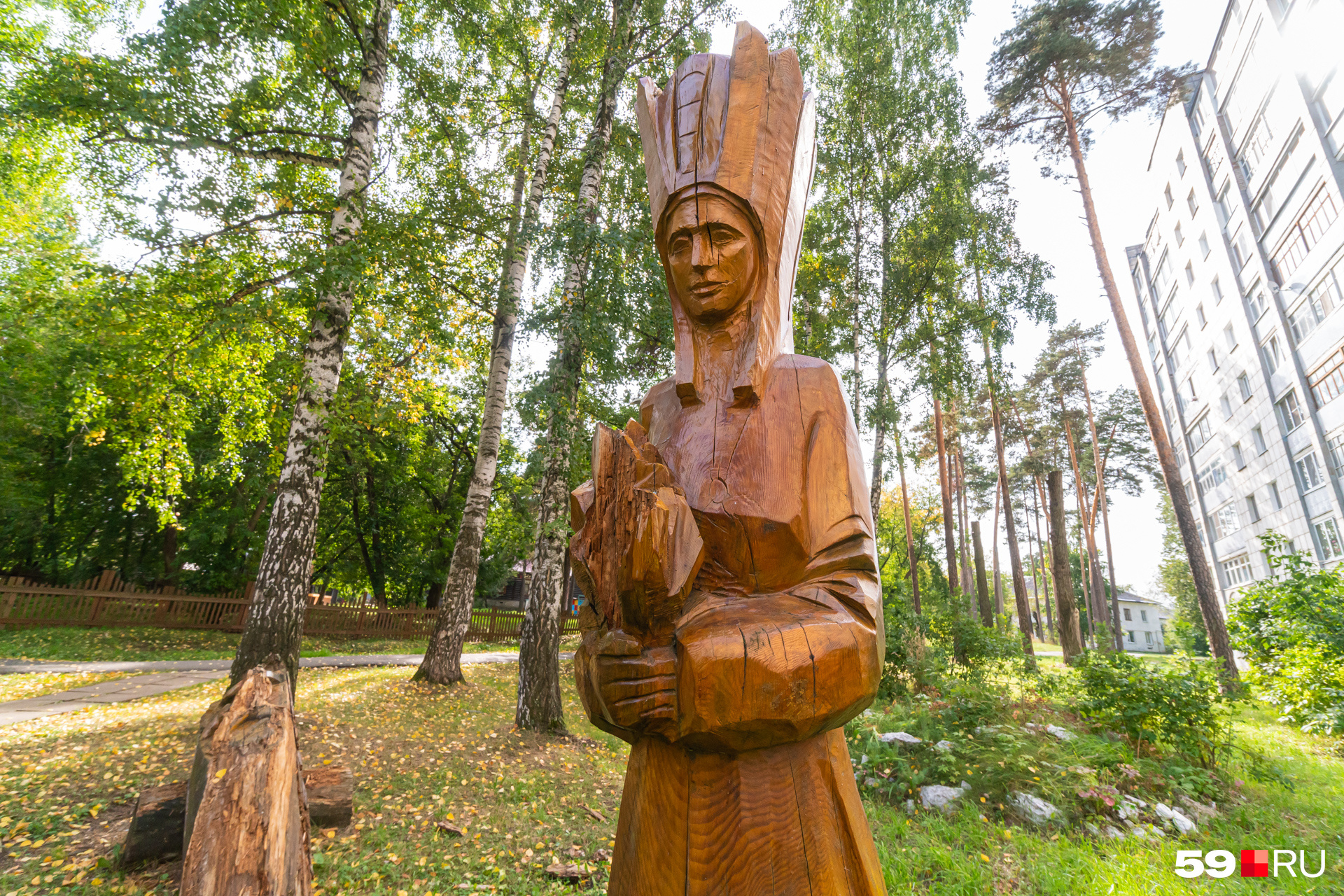 Павел Бажов некоторое время прожил в Краснокамске, поэтому в местном сквере поставили фигуры по мотивам его сказок