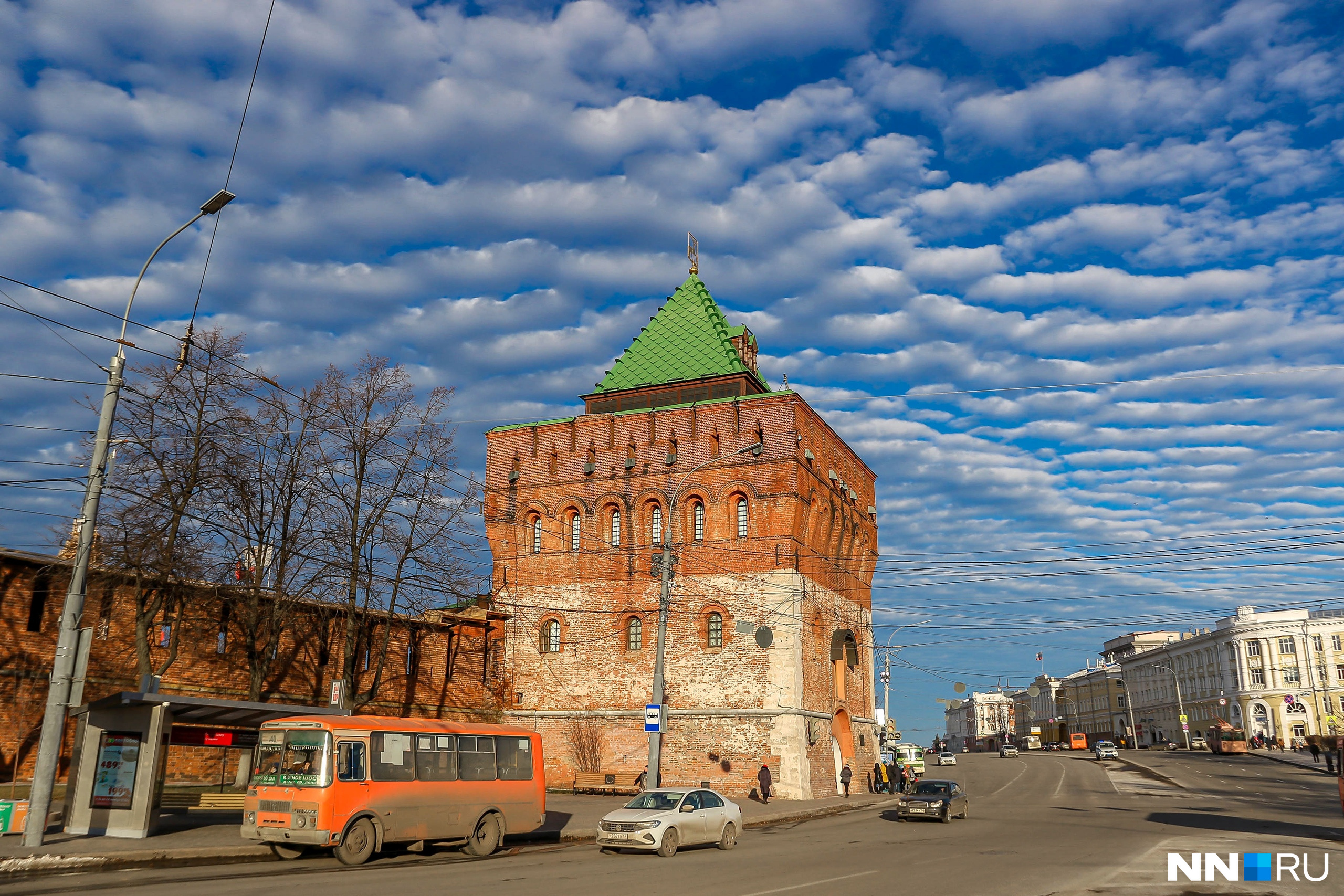 Новгород 20. Дмитриевская башня Нижегородского Кремля вектор. Площадь Минина июнь 2022. Площадь Минина Нижний Новгород. Площадь Минина Нижний Новгород ретро.