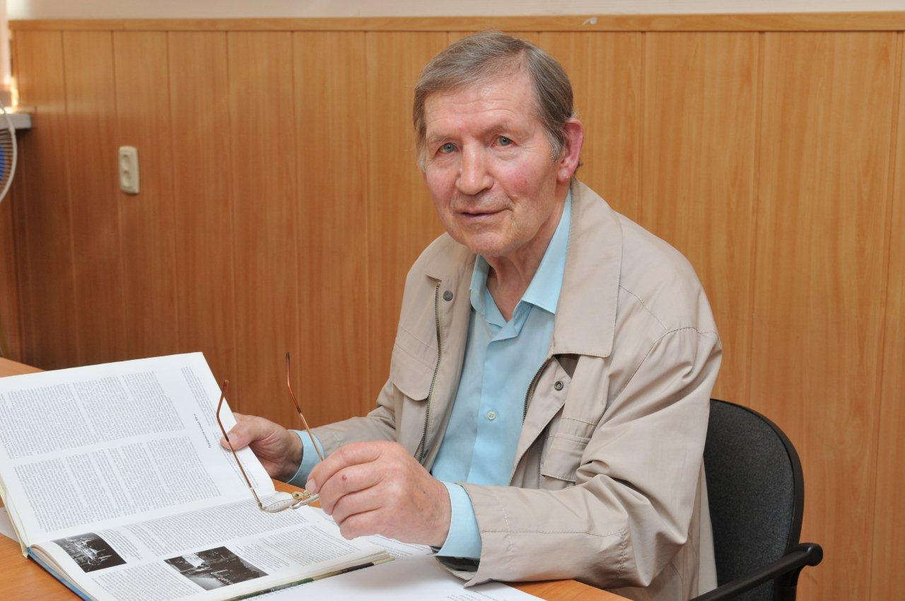 Валентин Николаевич пришел в СТТУ в 1975 году. Был главным инженером вагоноремонтной мастерской, начальником техотдела и главным инженером Южного депо, с 1989 по 2005 год — главным инженером предприятия Валентин Николаевич пришел в СТТУ в 1975 году. Был главным инженером вагоноремонтной мастерской, начальником техотдела и главным инженером Южного депо, с 1989 по 2005 год — главным инженером предприятия