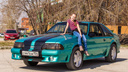 Шестилетняя девочка из Новосибирска ездит на 5-литровом американском монстре Ford Mustang