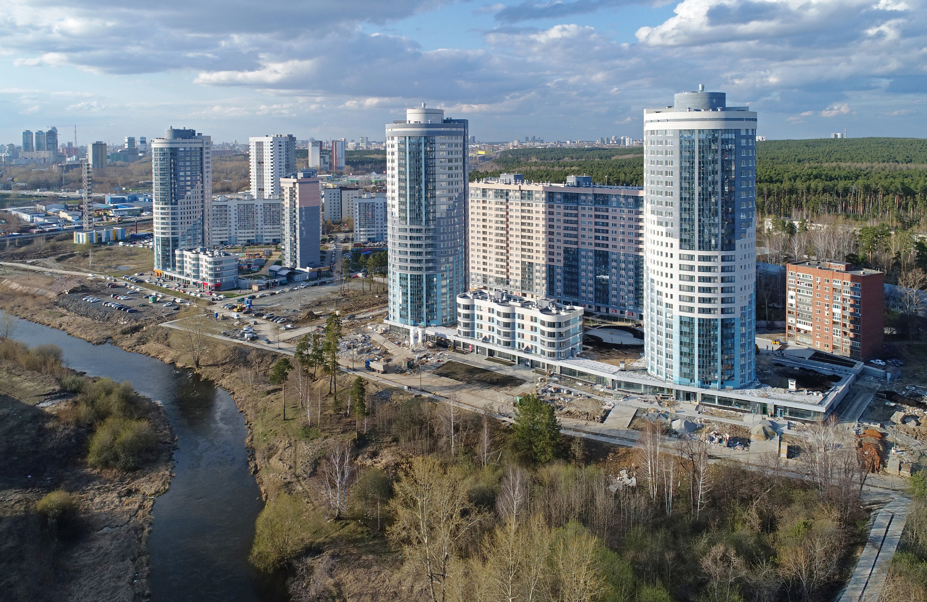 Уктус екатеринбург жилые районы екатеринбурга. ЖК просторы Екатеринбург. ЖК просторы Екатеринбург Уктус. ЖК просторы Атомстройкомплекс. ЖК река Екатеринбург Атомстройкомплекс.