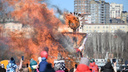 Весне дорогу: в Ростове отметили Масленицу — смотрим, как сжигали чучела