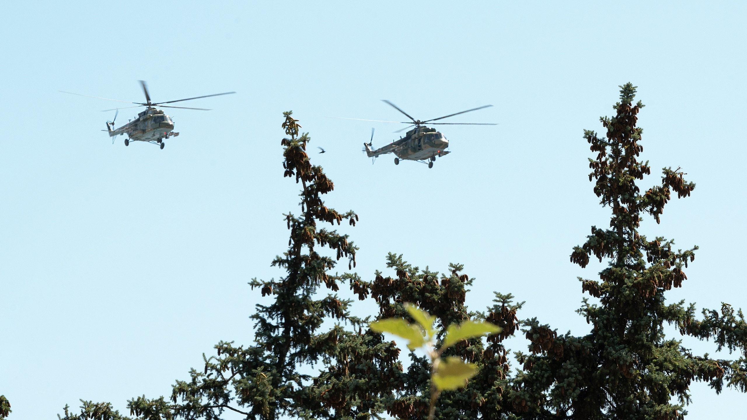 Вертолеты над Волгоградом. Вертолеты над Белгородом. Военные вертолеты над Волгоградом сегодня. Вертолеты над Курском. Вертолет над железногорском