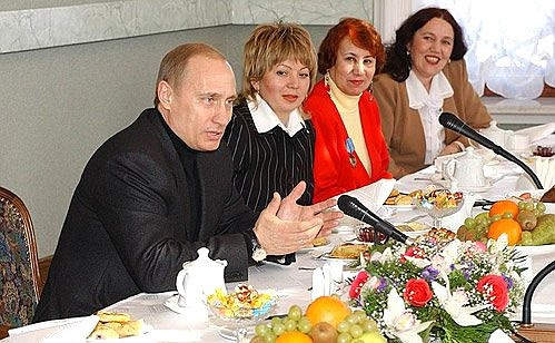 На встрече Путин поднял несколько тем и сказал, как восхищен городом