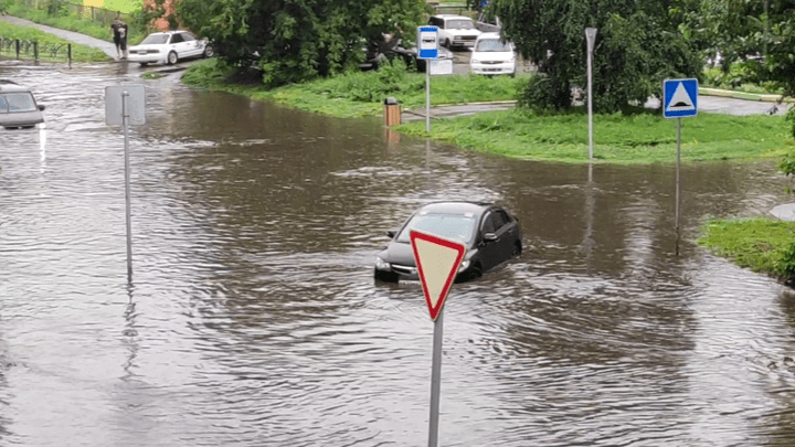 Итоги второго дня потопа в Красноярске: самые эффектные кадры стихии