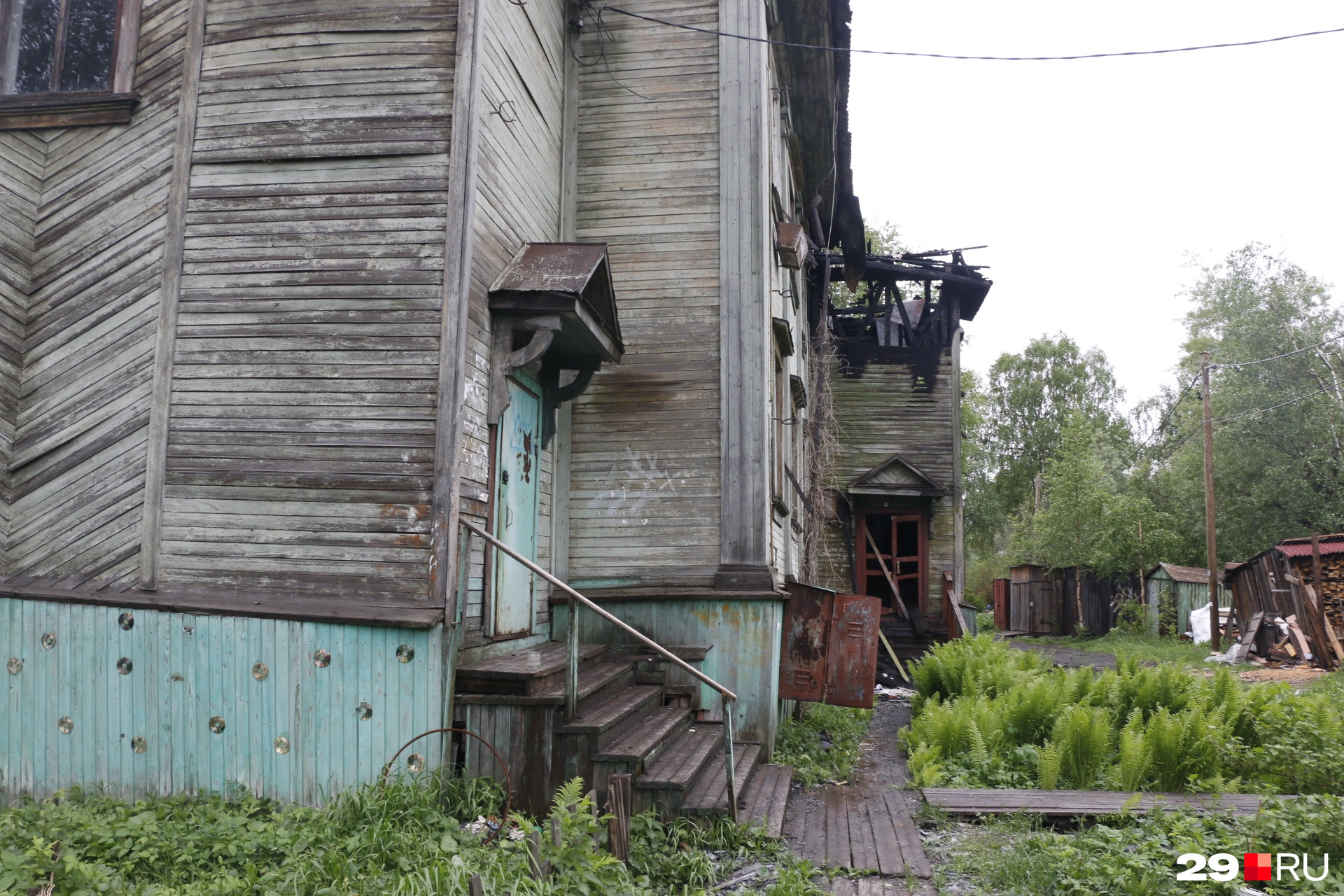 Дом № 6 в переулке Водников горел ещё 25 апреля. Жильцы добиваются нового жилья до сих пор